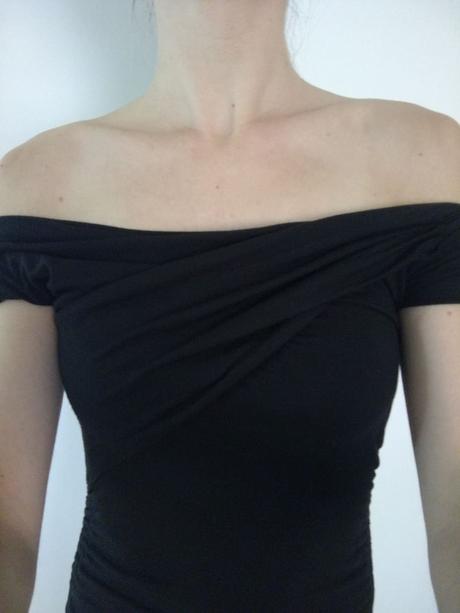 Čierne elegantné šaty s mašľou vzadu, s