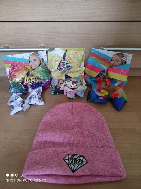 Mašle a čiapka lea, l