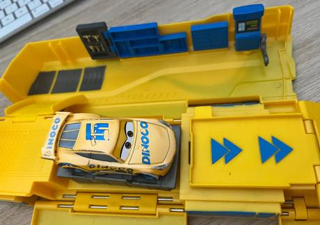 Mattel cars 3 transportér dinoco,