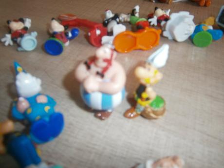 Kinder hračky(cena za ks), 