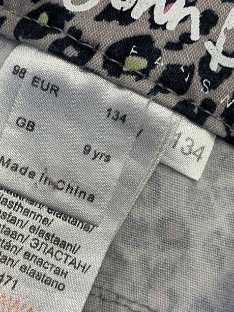 Dievčenské leopardie rifle (134), 134