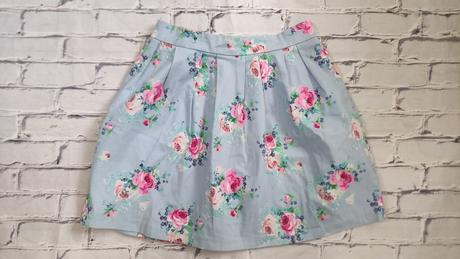 Kvetovana sukňa, stradivarius,38