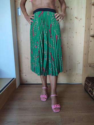 Sukňa plisovaná zelená, veľ. m-l, v páse guma, m