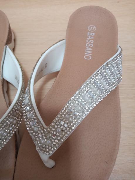 Krásne dámske šľapky s ozdobnými kamienkami, 37