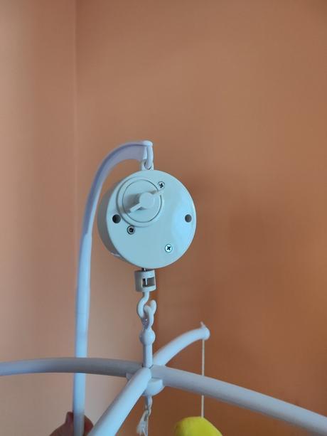 Kolotoč nad postieľku,