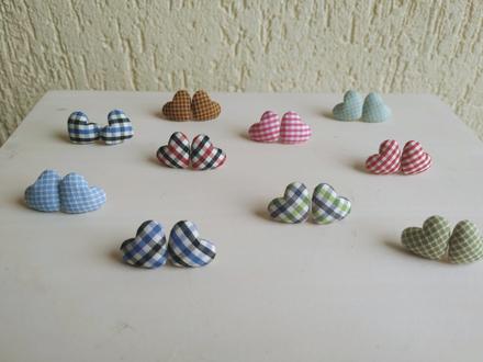 Kárované srdiečka na ušká, 