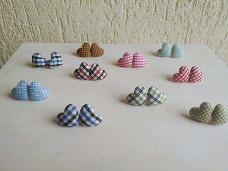 Kárované srdiečka na ušká, 