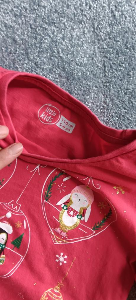 Nohavice plus dve tričká, 110