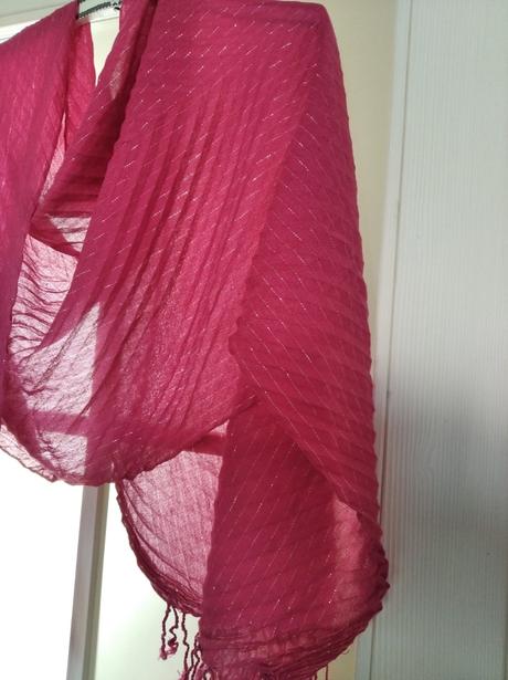 Plisovaný šál / prehoz cez šaty, c&a