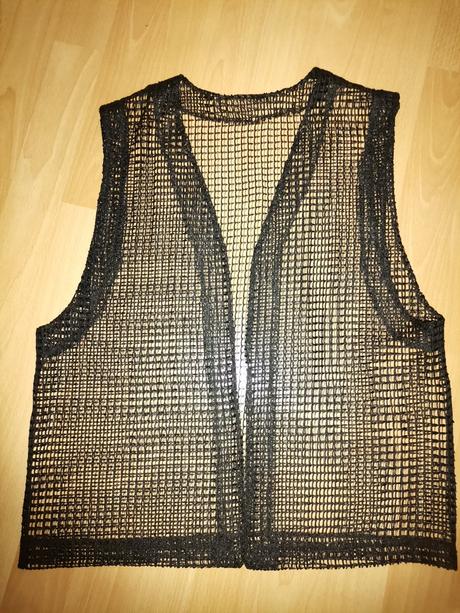 Dierkovaná vesta, s