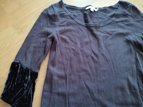 Hnedé šaty so zamatovým okrajom, 36