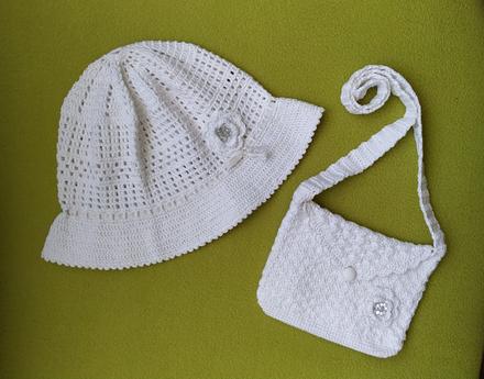 Krásny dievčenský klobúčik s kabelkou, 