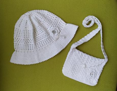 Krásny dievčenský klobúčik s kabelkou, 