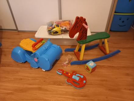 Mix hračiek plus ulozny box 10 euro spolu,
