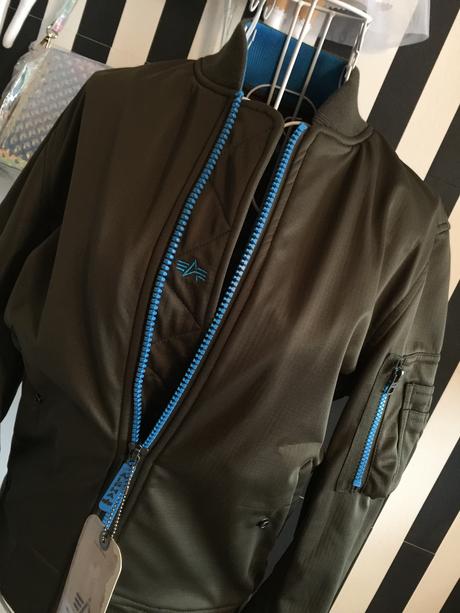 Alpha industries bombera s azurovo modrym zipsom, xs