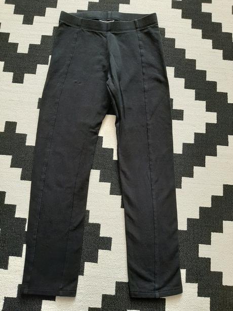 Praktické teplejšie čierne legínky hm 8-9r., h&m,134