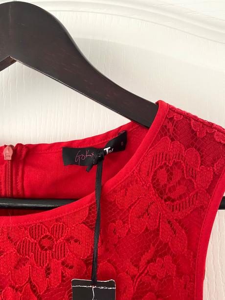Čipkovaná červená blúzka s volánom gok, s