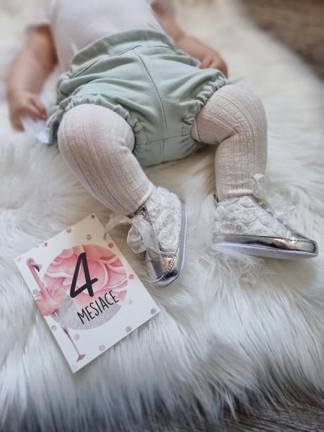 Kraťase/gaťky s volánikmi a čipkou, 62