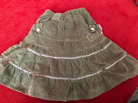 Menčestrové sukne, 98