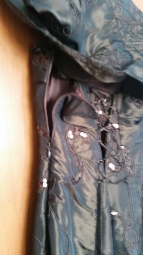 Spoločenské šaty, 40