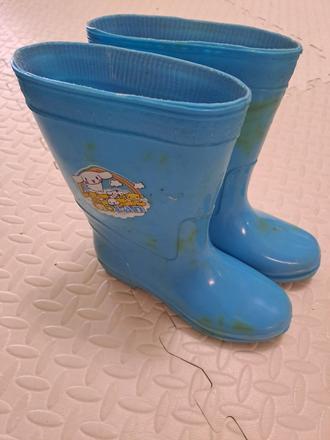 Gumáky, 32