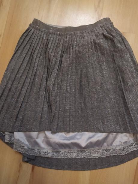 Plisovana sukňa, 152