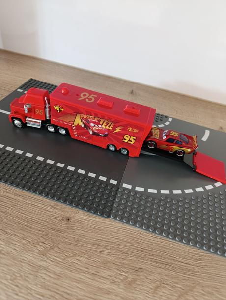 Kamión a auto blesk mcqueen séria 3 cars autá,
