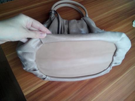 Béžová kabelka nenosená, 