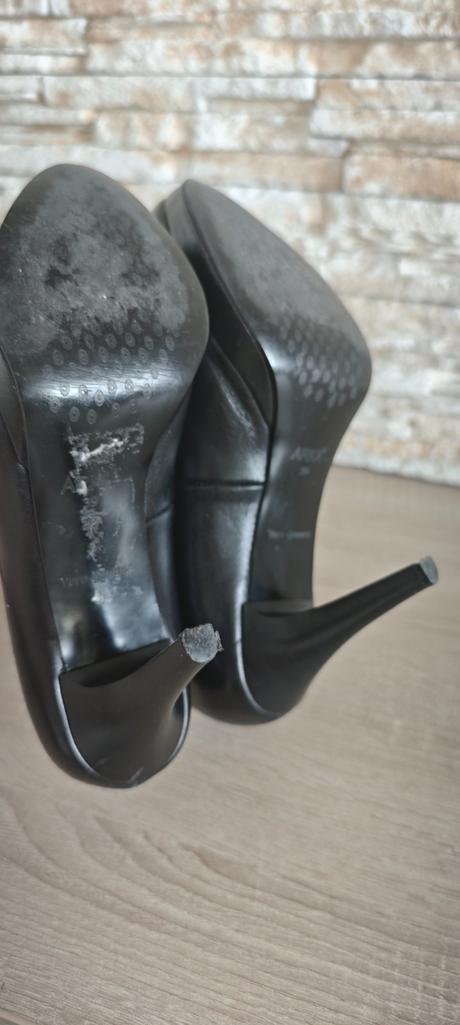 Elegantné čierne celokožené lodičky, 39