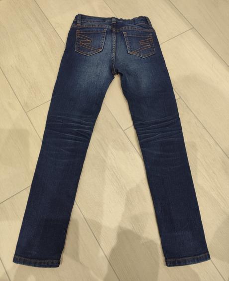 Predám dievčenské rifle, 128