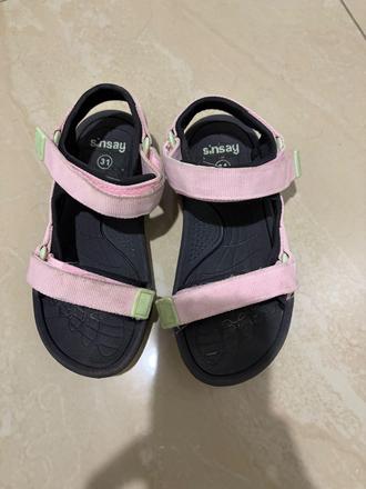 Sandálky, sinsay,31