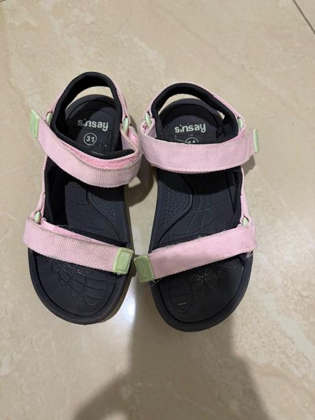 Sandálky, sinsay,31
