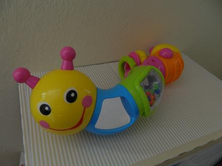 Hračka-červíček,