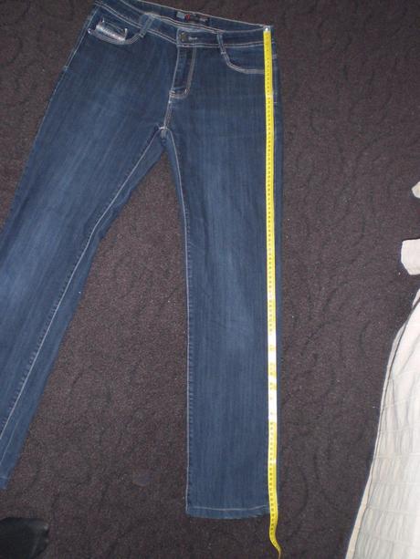 Tmavomodré rifle vel. 30 -zodpovedá 40, top stav, 38