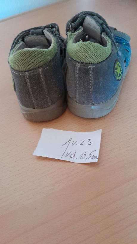 Rôzna obuv chlapec, 