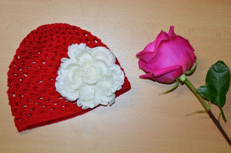 Háčkovaná čiapočka s kvetom, <50 - 158