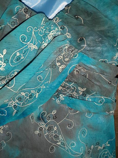 Zánovné slávnostné šaty vyrobené vsr,pošta zdarma, 36