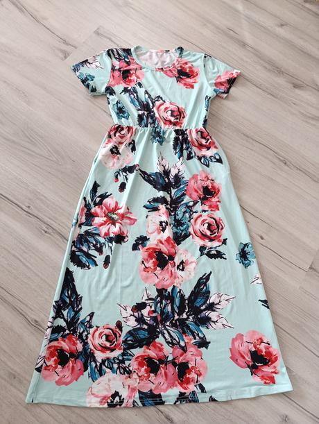 Krásne dlhé kvietkované šaty, s