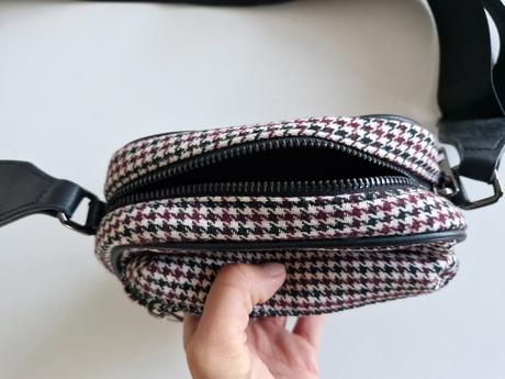 Malá kabelka, reserved