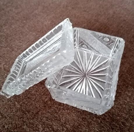 Krištáľova váza a popolník,