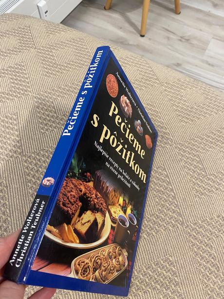 Pečieme s pôžitkom vel'ká kniha o príprave zákusk,