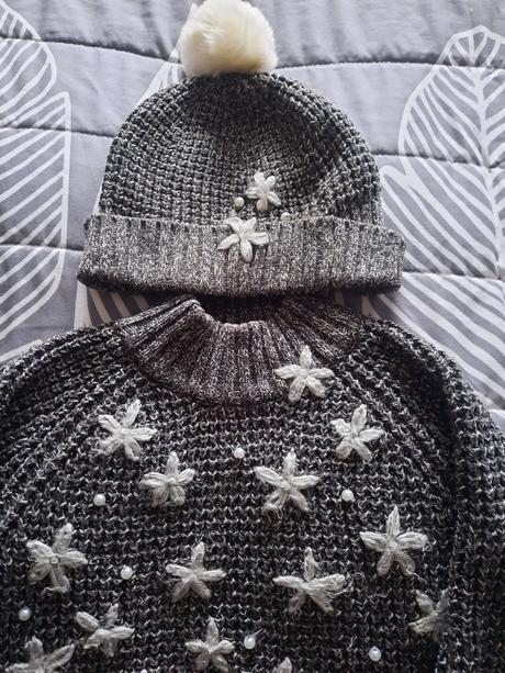 Sveter a čiapka, 128