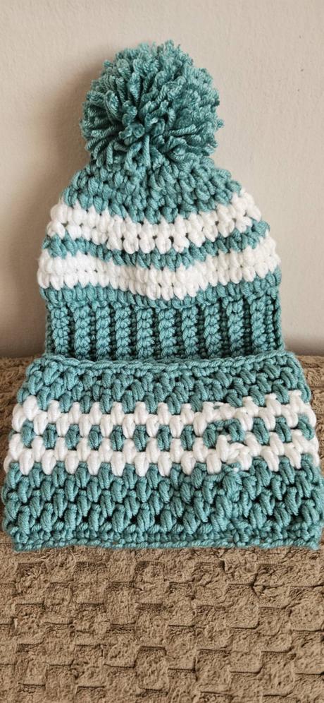 Predám handmade hačkované čiapky, deky, oblečenie, <50