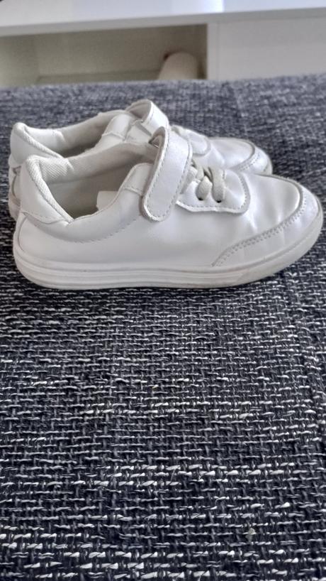 Biele tenisky, 28