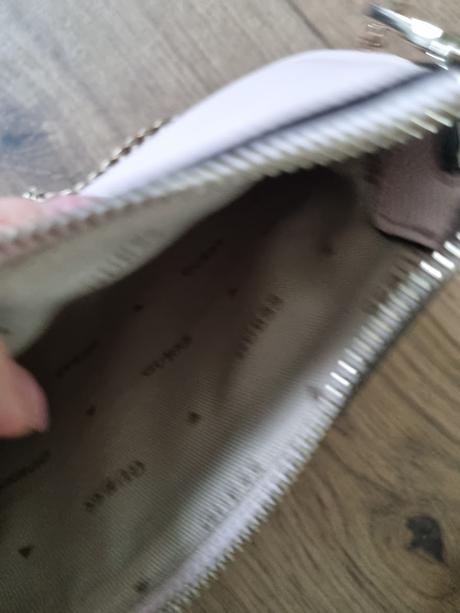 Bledoružová kabelka do ruky guess, guess