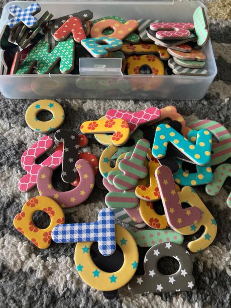 Abeceda farebné magnetky 100ks, 