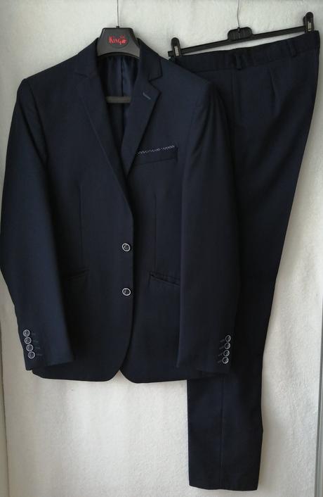 Kvalitný tmavomodrý oblek, 48