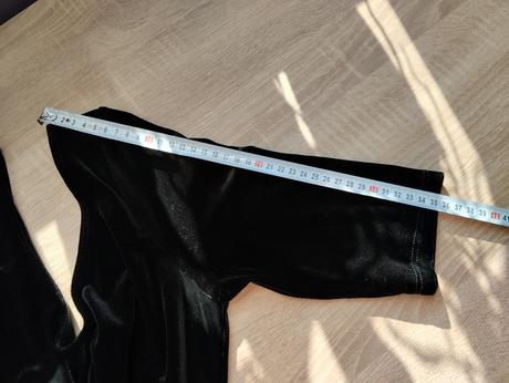 Čierne zamatové šaty, s