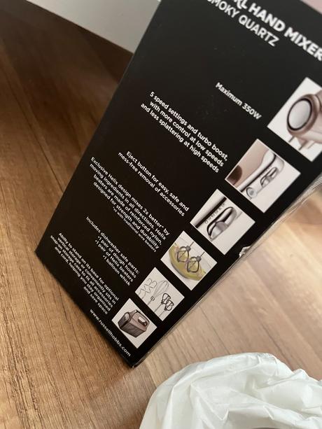 Mixér ručný russell hobbs,