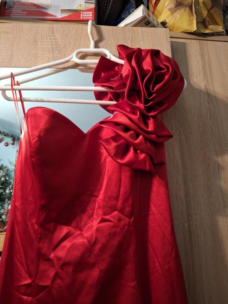 Spoločenské šaty, berti,s